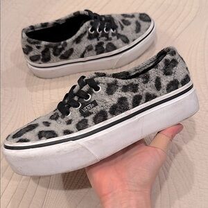 🩶VANS Animal print fuzzy flocked grey black sneakers women 5